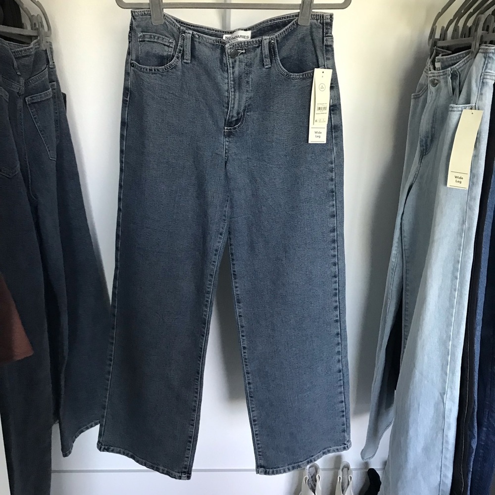 NWT No Boundaries wide leg jeans. Size Medium (8-10)